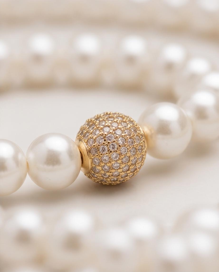 Elegant Faux Pearl Necklace with Gold‑Tone Clasp and Accent Bead